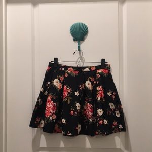 SOLD Mini skirt with roses 🌹